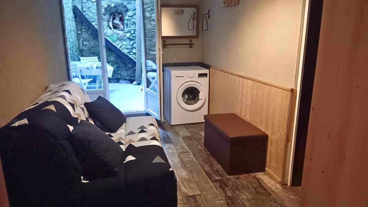 Appartement Pour 4 Personnes Dans Une Rue Tres Calme Saint-Laurent-le-Minier Exterior foto