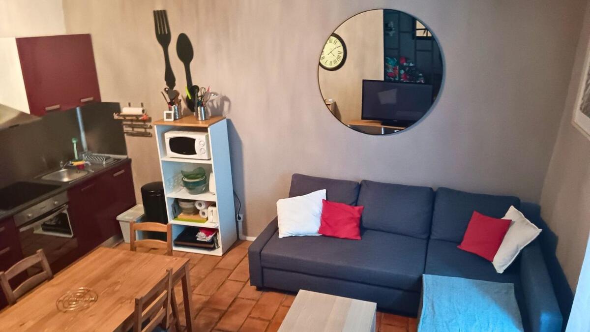 Appartement Pour 4 Personnes Dans Une Rue Tres Calme Saint-Laurent-le-Minier Exterior foto