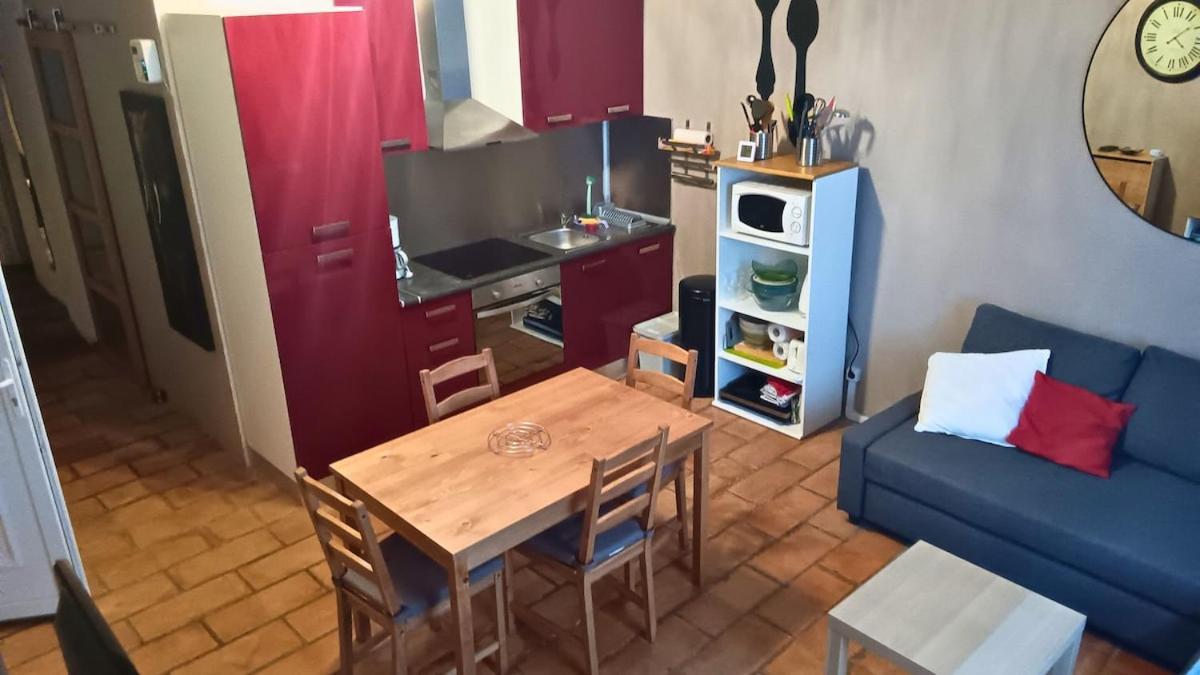 Appartement Pour 4 Personnes Dans Une Rue Tres Calme Saint-Laurent-le-Minier Exterior foto