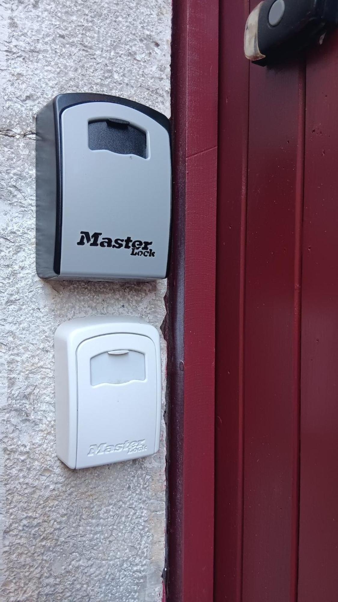Appartement Pour 4 Personnes Dans Une Rue Tres Calme Saint-Laurent-le-Minier Exterior foto