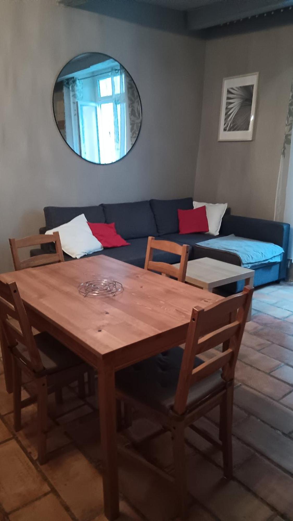 Appartement Pour 4 Personnes Dans Une Rue Tres Calme Saint-Laurent-le-Minier Exterior foto